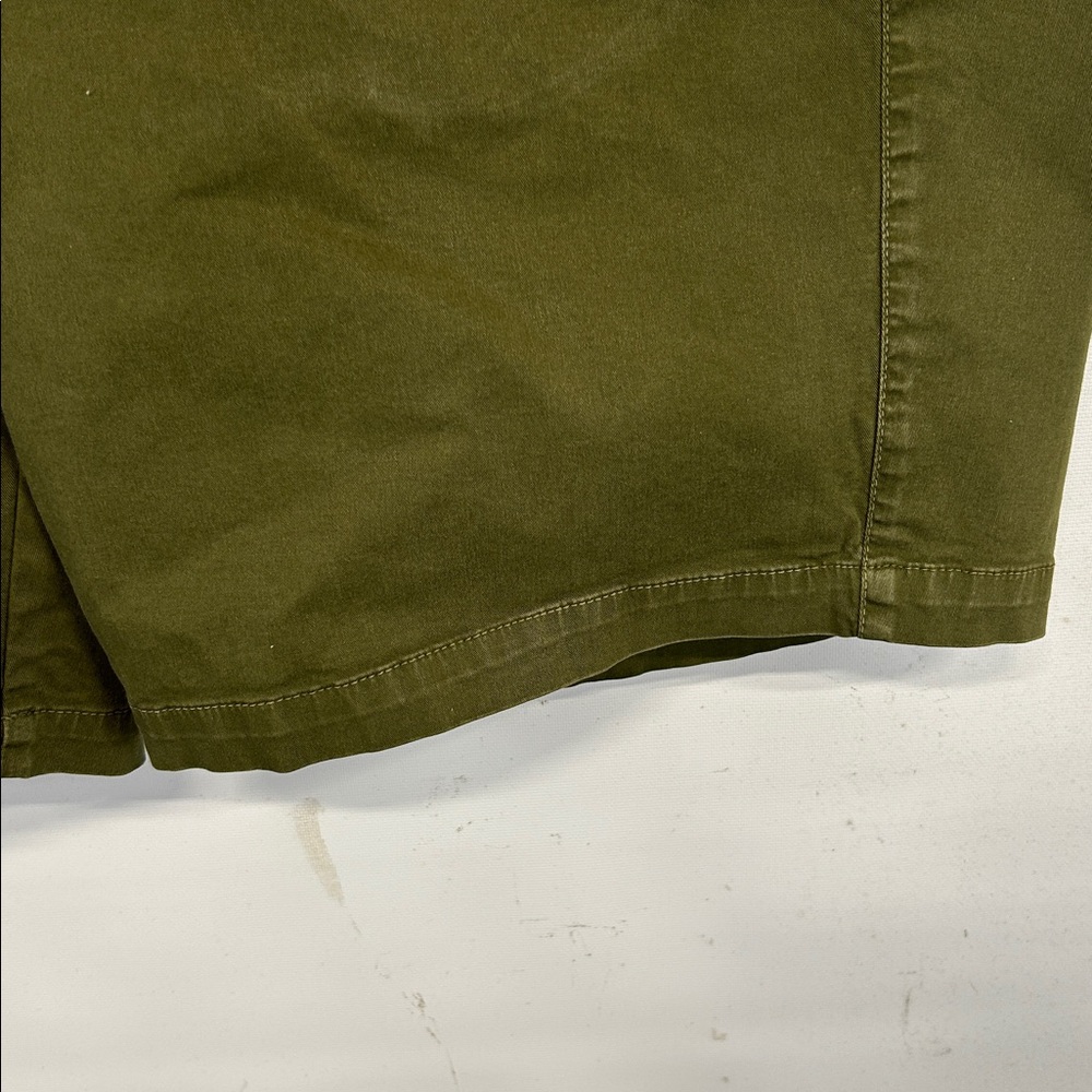 Orvis Flat Front Shorts.  40 Waist. - Picture 4 of 8